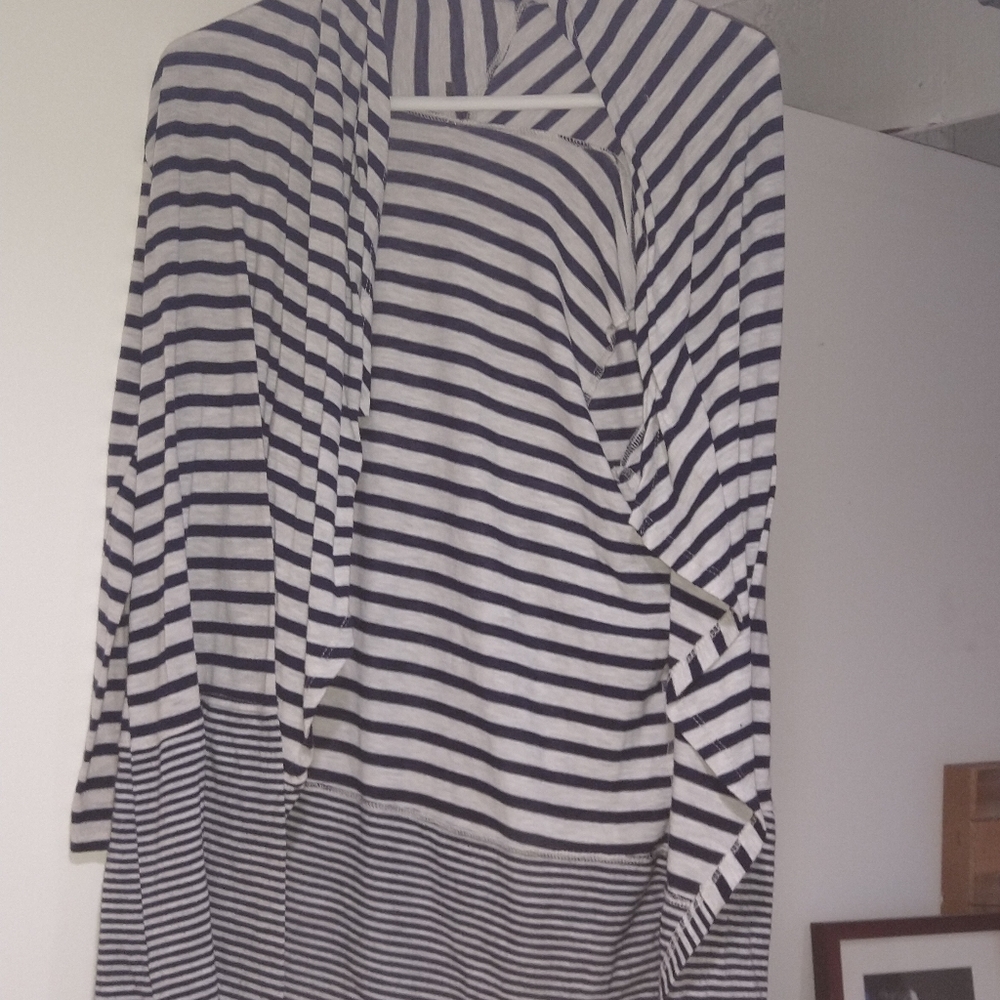 LANDS END KIDS SWEATER